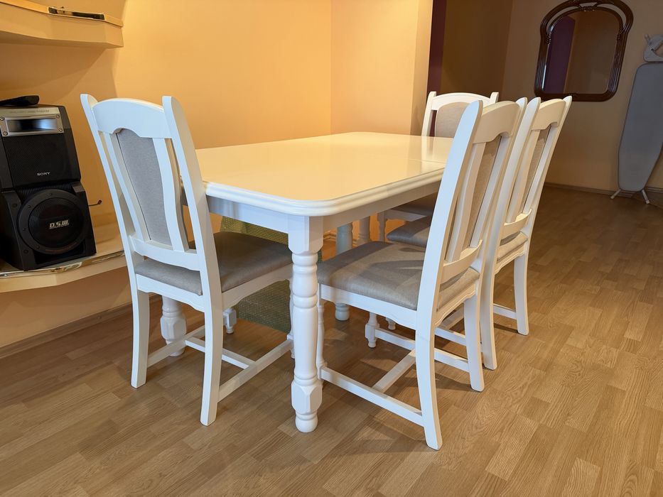 Masa si scaune din lemn masiv