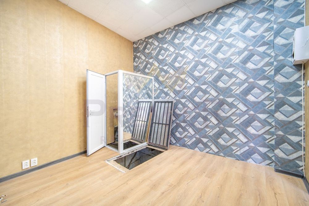 Продава се Магазин в Варна, Метро - 16 кв.м за 2710 €/кв.м - Снимка #5