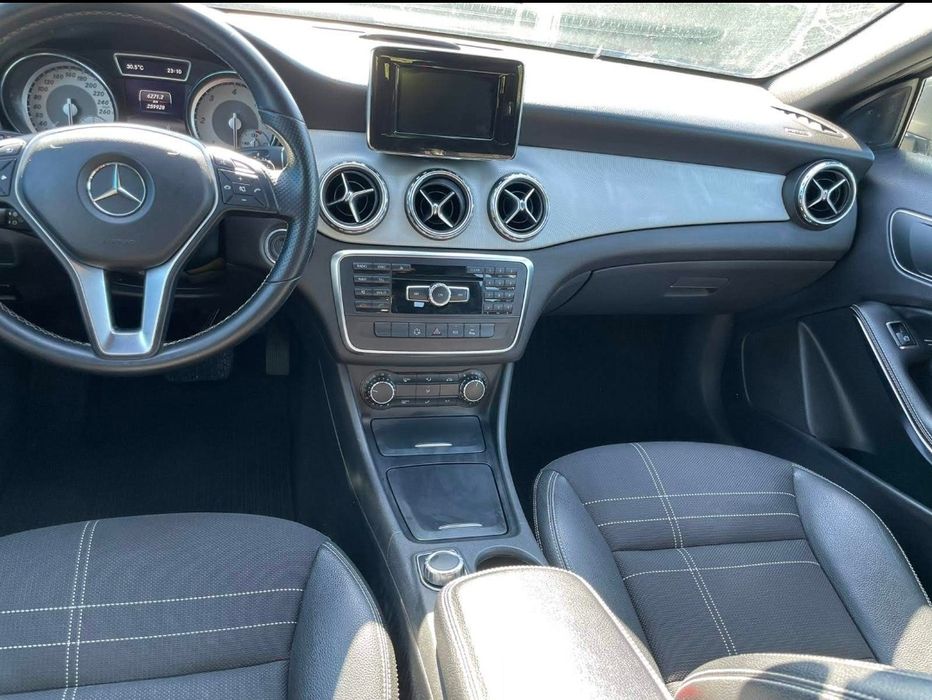 Mercedes Benz GLA 200