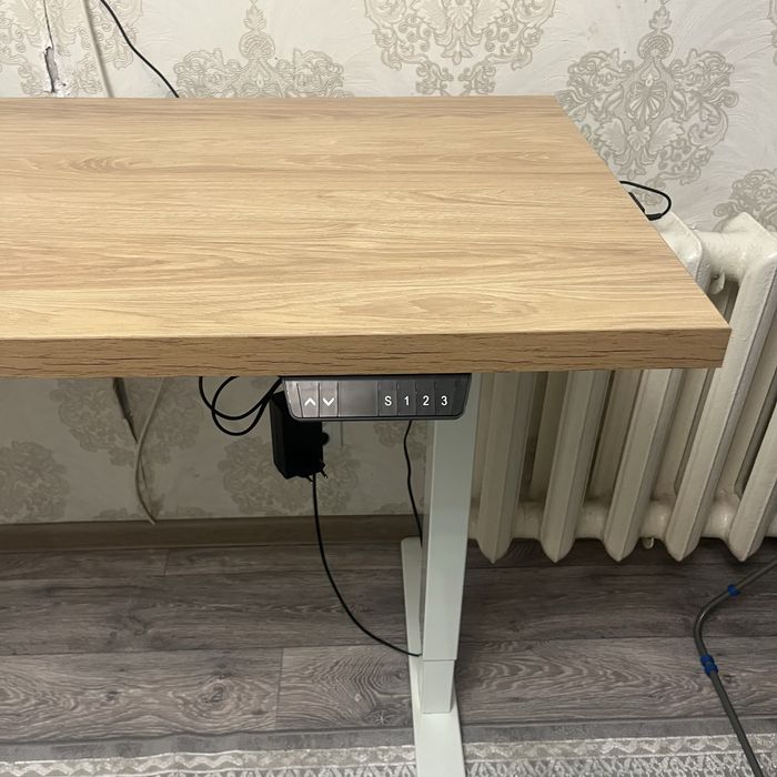 Регулируемый стол