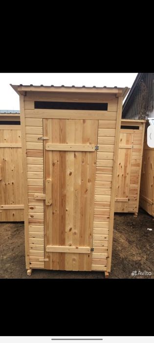 Уличный деревянный туалет для дачи