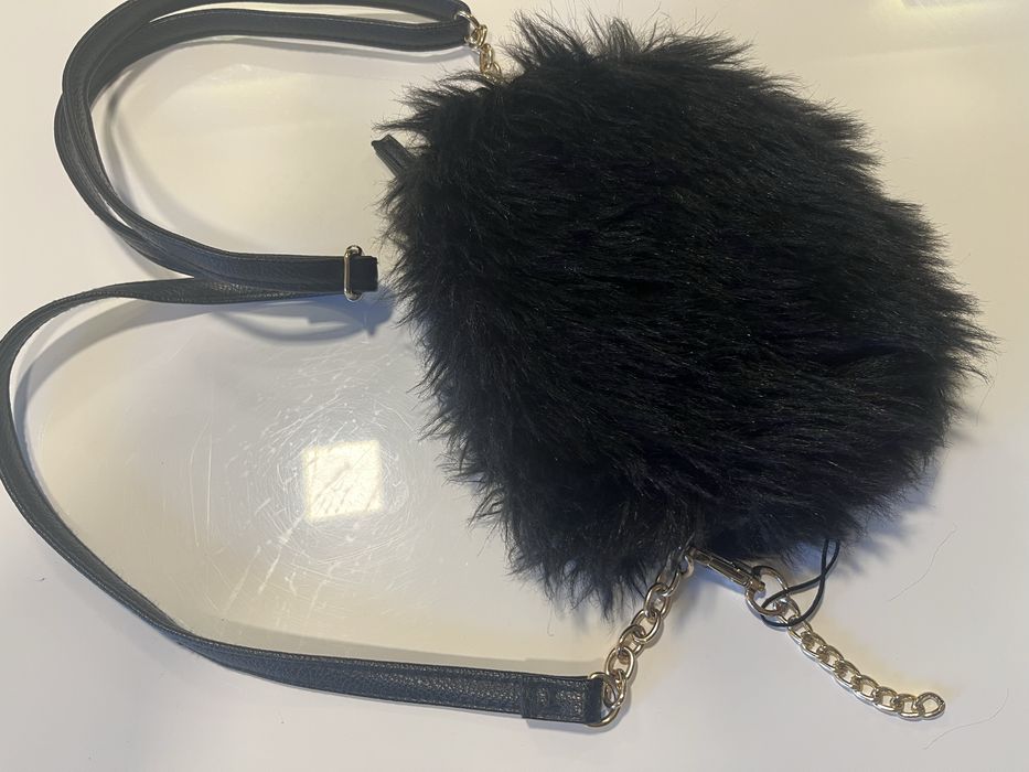 Красива дамска чанта с дълга дръжка