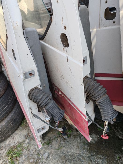 Vând elemente caroserie