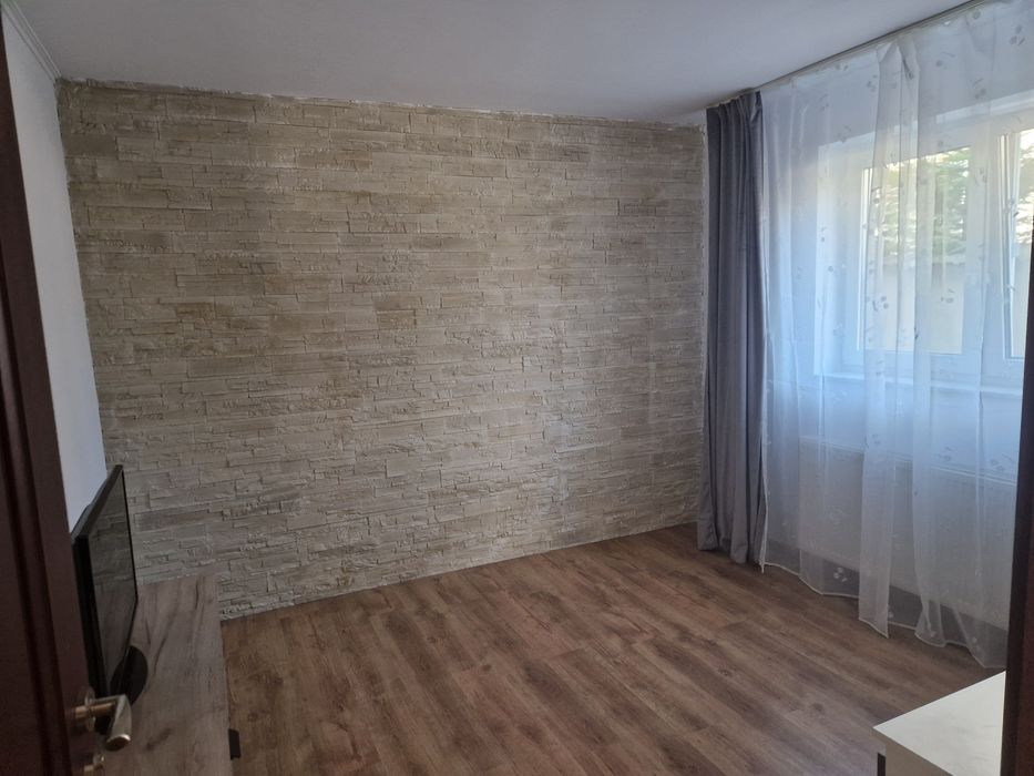 3 camere de inchiriat la casa