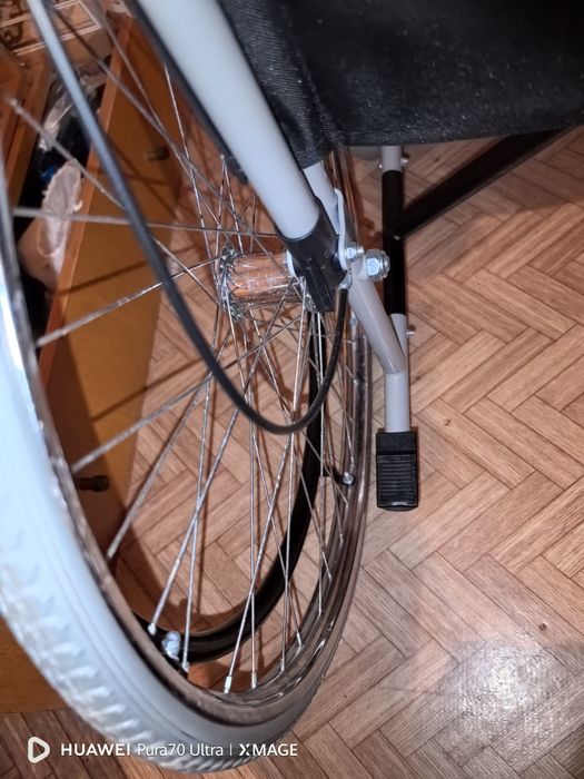 Инвалиден стол в перфектно състояние, без следи от употреба.