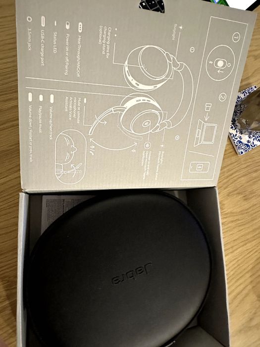 Jabra Evolve 2 85 with Charging Stand