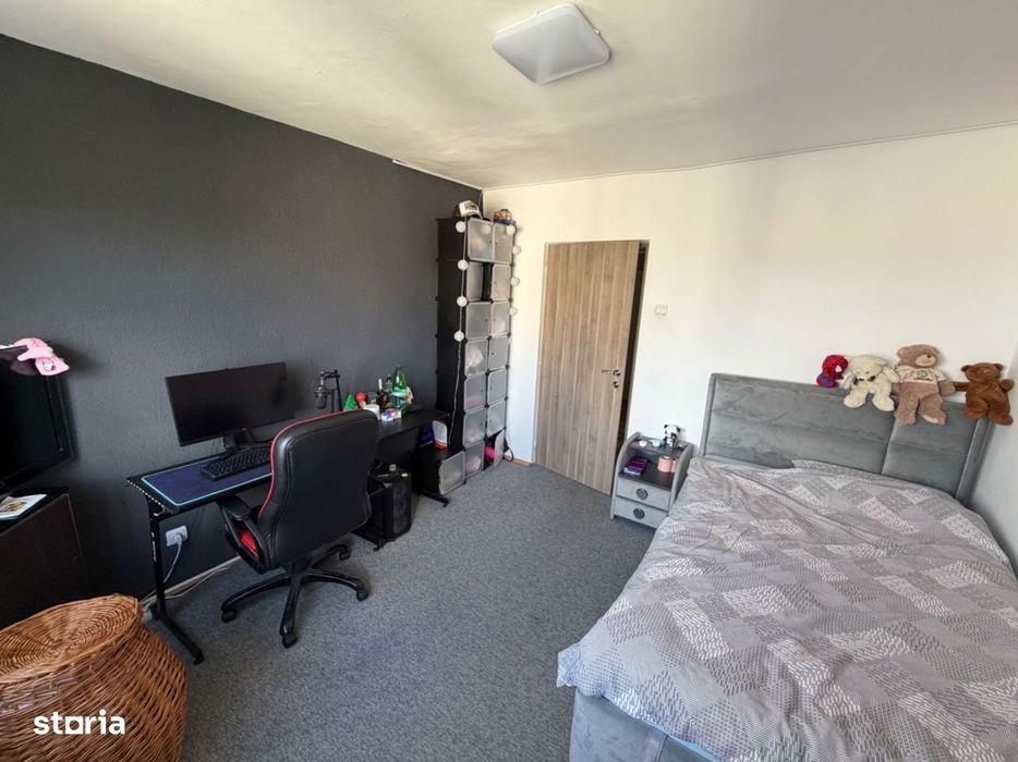 Apartament 3 camere, decomandat  - zona Cetate