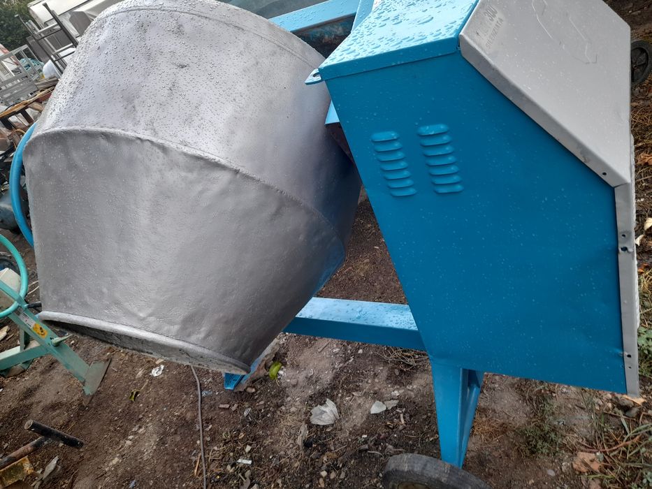 Vînd betonieră silențioasă fără coroană 300 litri preț 800 euro