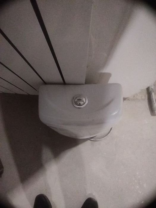 Продам  бачок  для  унитаза