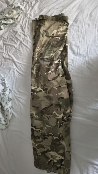 Pantaloni camuflaj multicam Goretex,marime XL