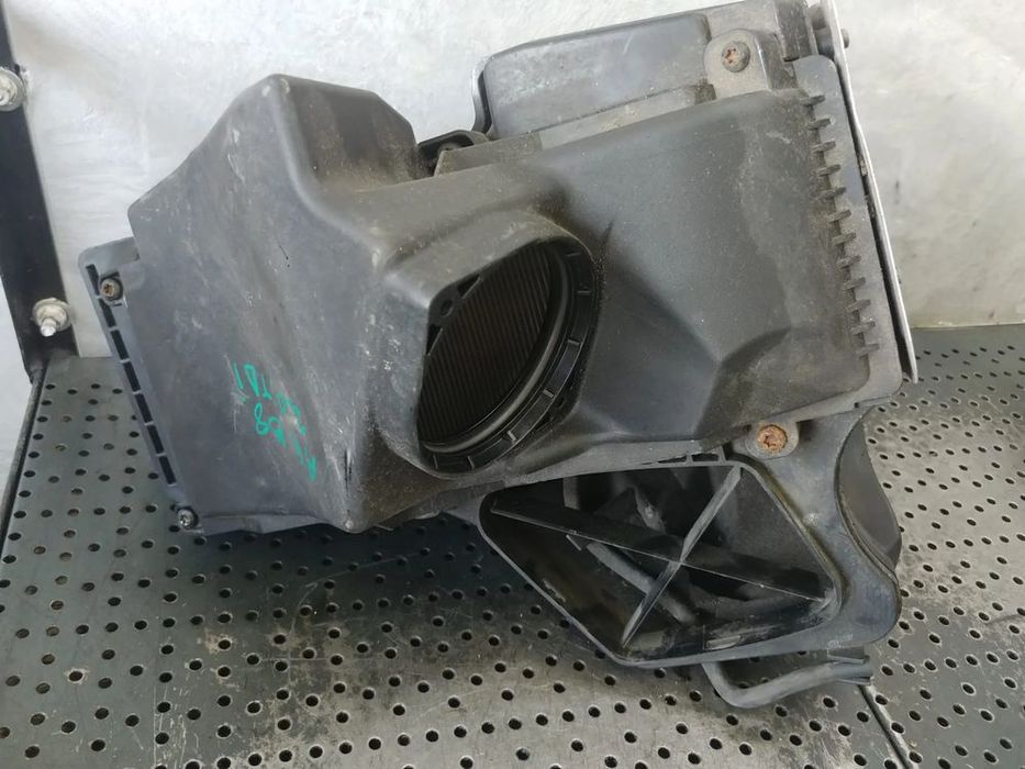 carcasa filtru aer 2.0 tdi audi a4 b8 8k  8k0133835ad