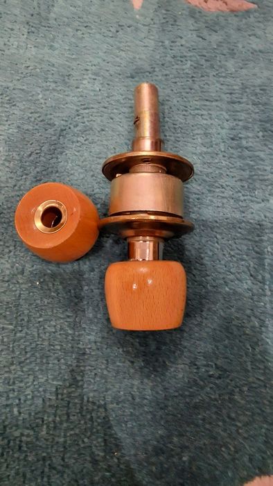 Дверные ручки с замком