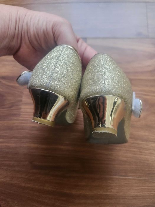 Туфли золотые, размер 28