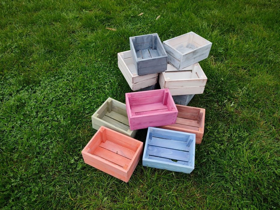 Дървени щайги с боя