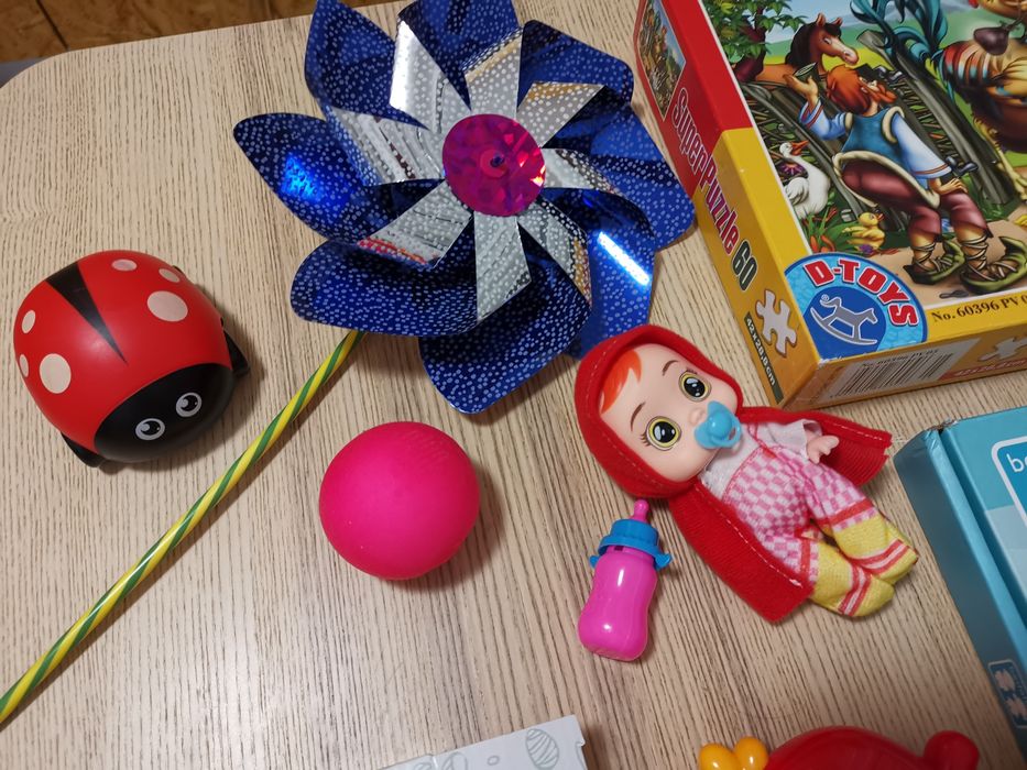 REZERVAT Lot jucării și cărți