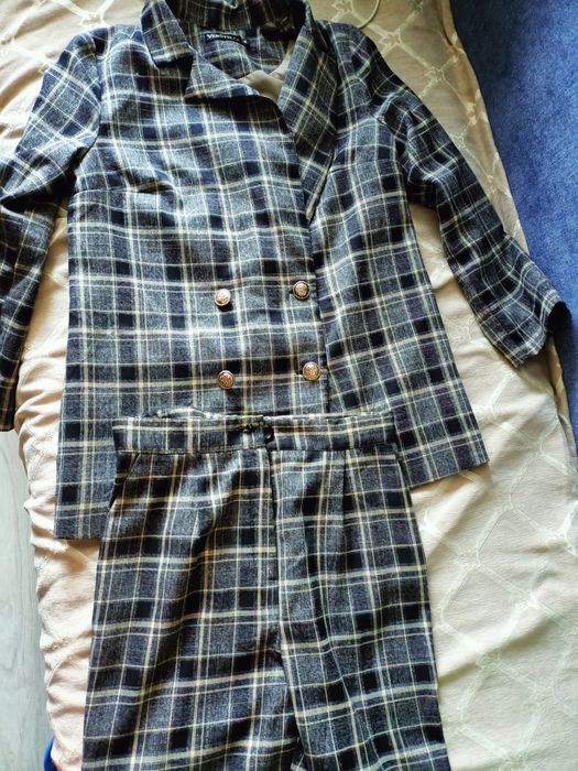 Продам женский костюм