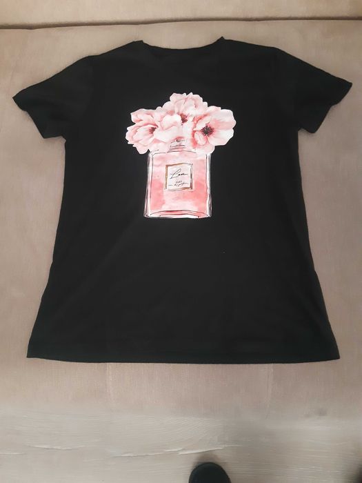 Дамска тениска размер S с принт цветя