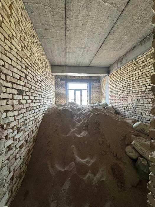 Янги домдан 1 хонали квартира коробка холатида квартира сотилади