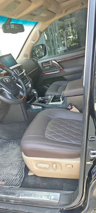 Toyota Land Cruiser 200 | VIP поездки и трансфер услуги Ташкент |