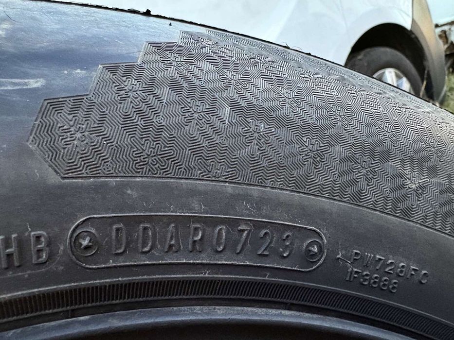 4бр. зимни гуми с джанти 215/65 R16 цола от Dacia Duster 5x114.3