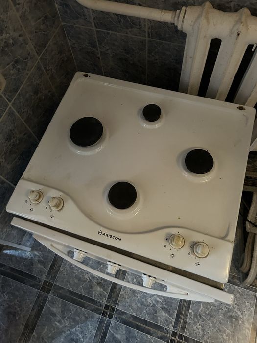 Газовая плита Ariston