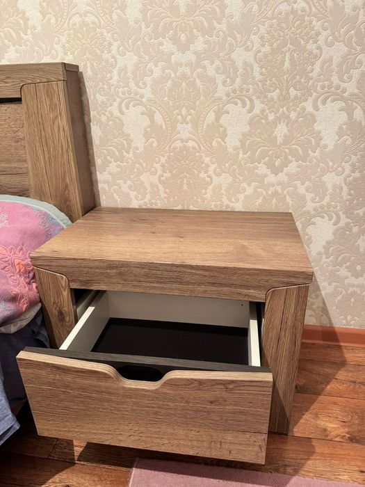 Продам кровать и тумбочки