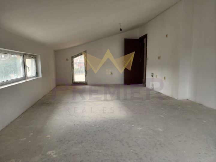 Продава се Тристаен апартамент в Царево - 90 кв.м за 555 €/кв.м - Снимка #1