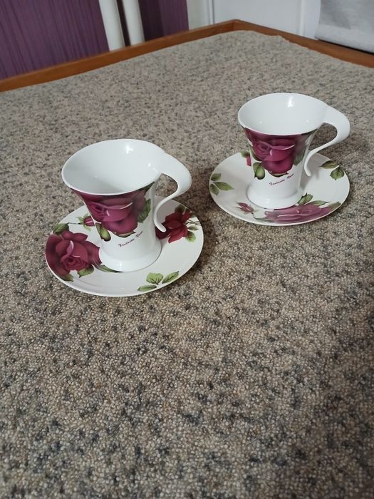 Чаши  за  чай  или  кафе  с  чинийка -  2  броя  Новогодишен Подарък