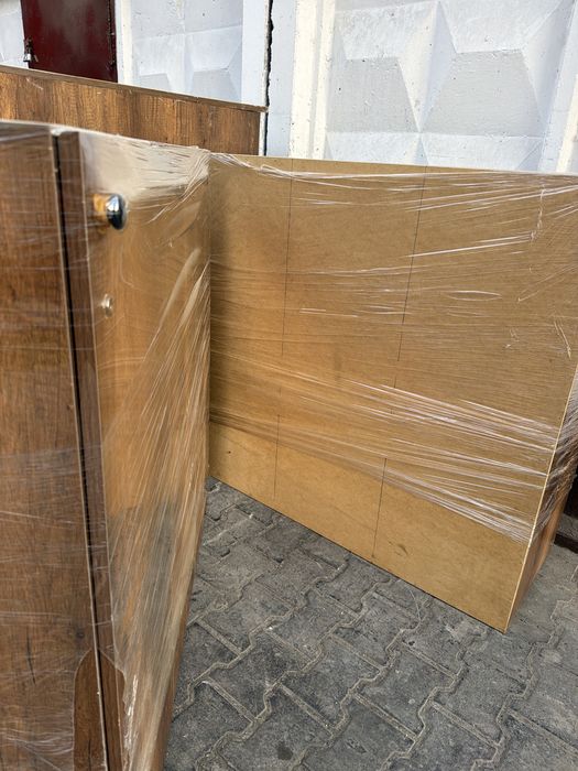 Продаю мебельный шкафчик для одежды