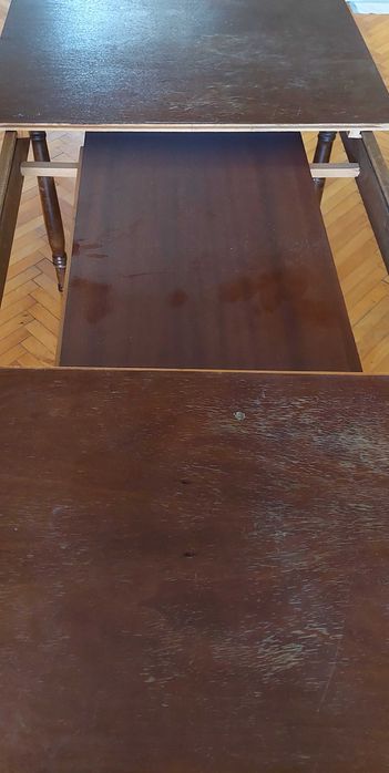 Masă de lemn 8 locuri in stare bună