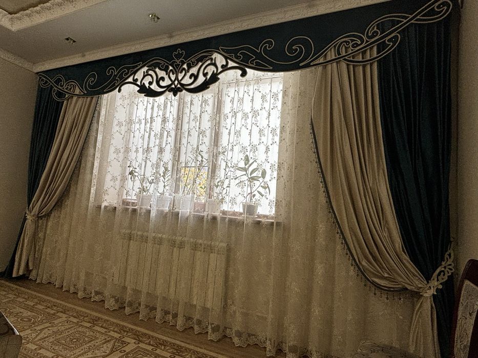 Продам шторы  с тюлями недорого.