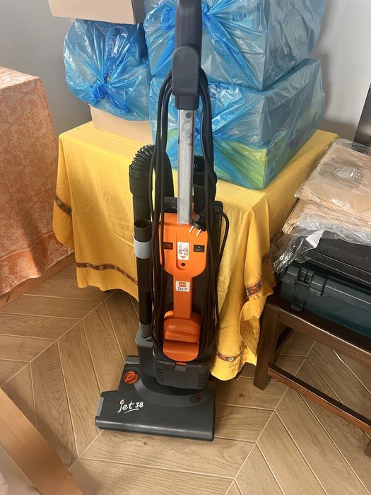 Vand aspirator TASKI JET 38 cu perii rotative, pret cu TVA
