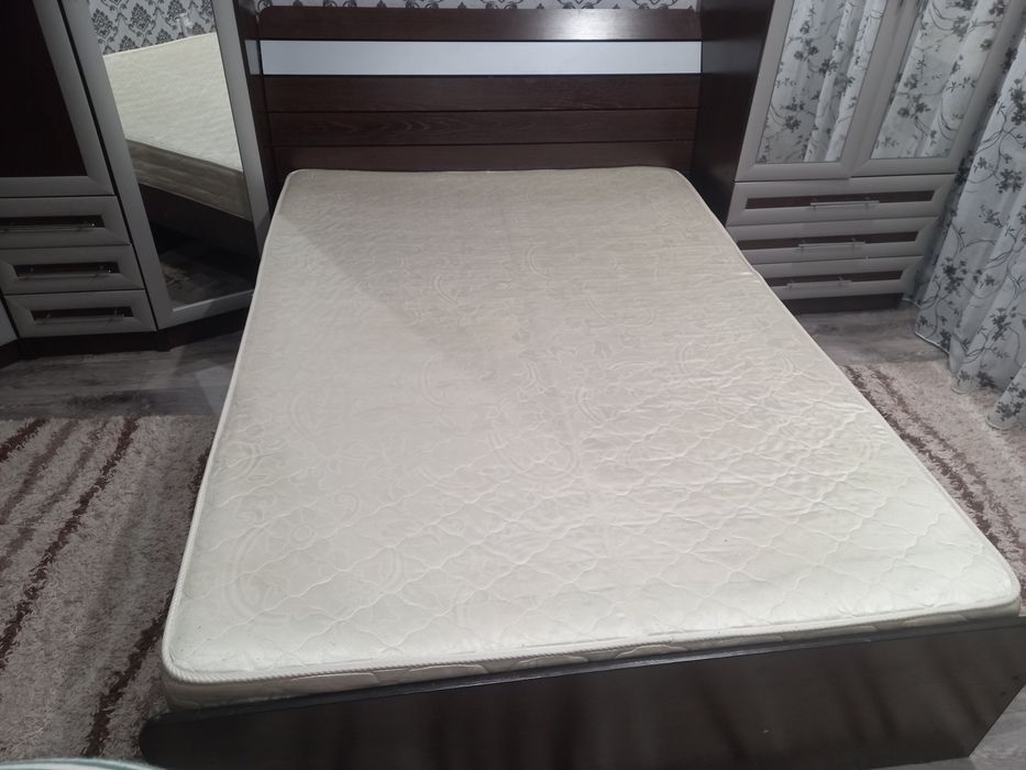 Продам 2-х спальную кровать