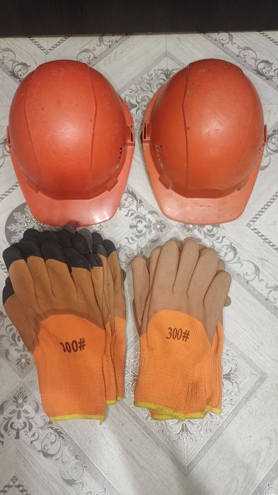 Продам перчатки каски