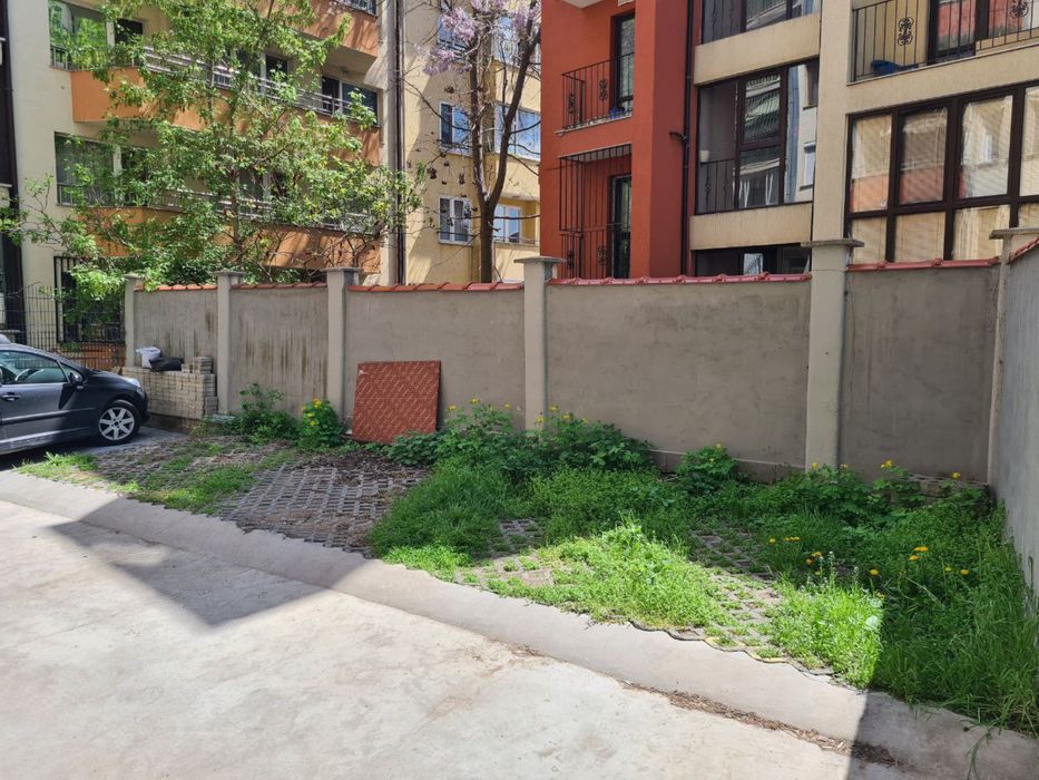 Дава се под наем Гараж / Паркомясто в София, Медицинска академия - 14 кв.м за 142.8 € - Снимка #1