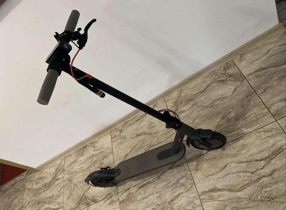 Trotineta electrica Aovopro 350 W-30 km autonomie -31 km/h -cauciucuri