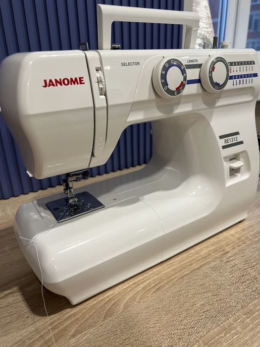 Срочно! Швейная машинка Janome