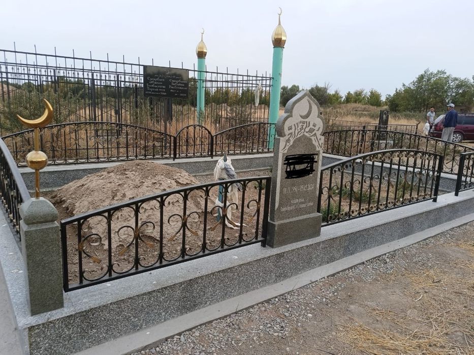 памятники құлыптас қоршаулар