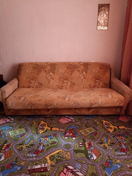 Продам диван б/у.