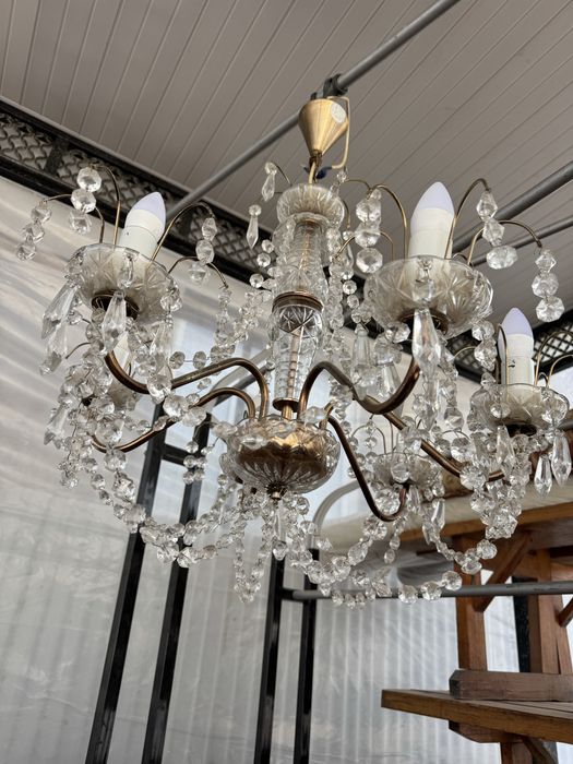 Сапалы және әдемі люстралар