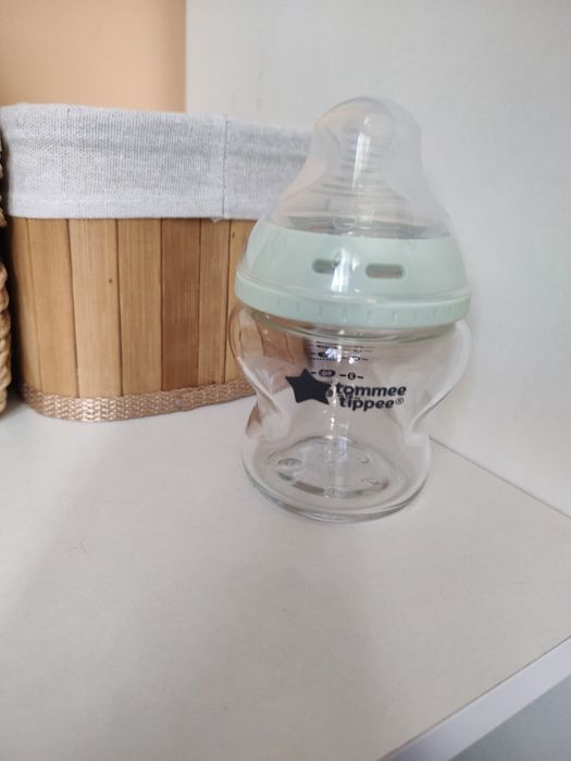 TOMMEE TIPPEE Стъклено шише 150 мл. 0+ 
Преминете към началото на галерия със снимки
TOMMEE TIPPEE Стъклено шише за хранене 150 мл. 0+ NATURAL START