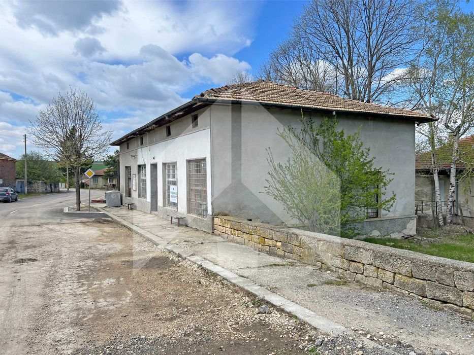 Продава търговски (промишлен) обект - магазин в с. Сечище (обл. Шумен)