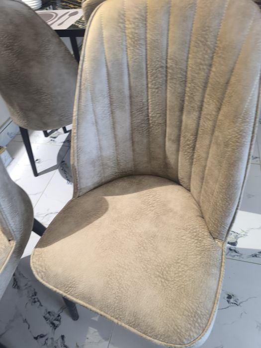 Стол и стулья для кафе