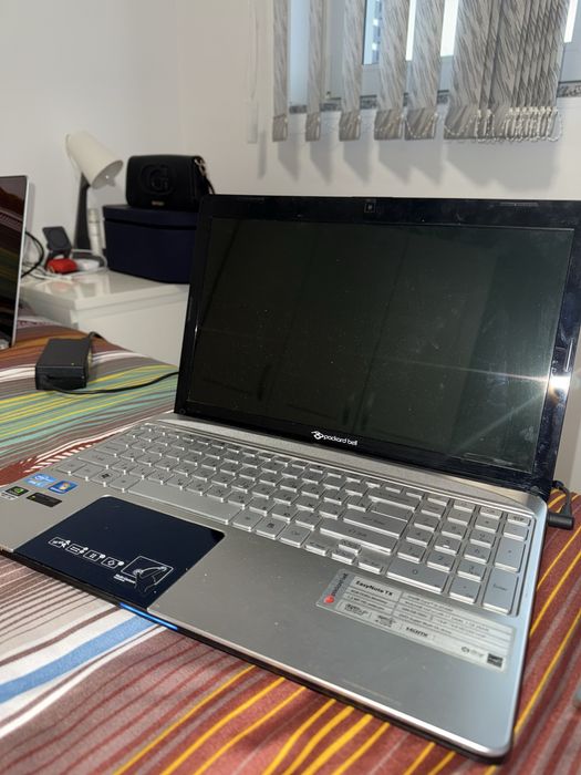 packard bell. Model P5LOS0