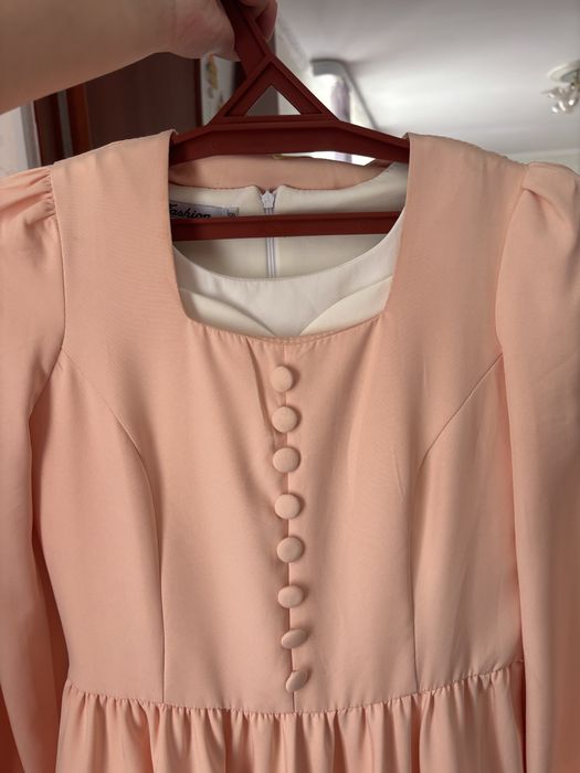 Продам платье, бу очень красивые