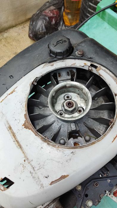 самоходна бензинова косачка за трева на части