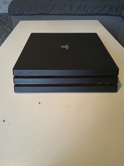 Se vinde PS4 pro