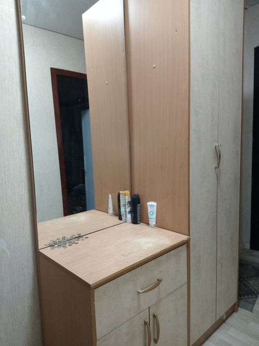 Продам прихожую. Срочно. Самовывоз