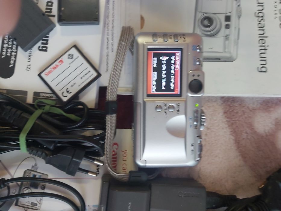 Продавам Канон камера.