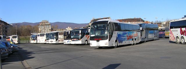 Inchiriere microbuze si autocare angajati,excursii,pelerinaje,persoane